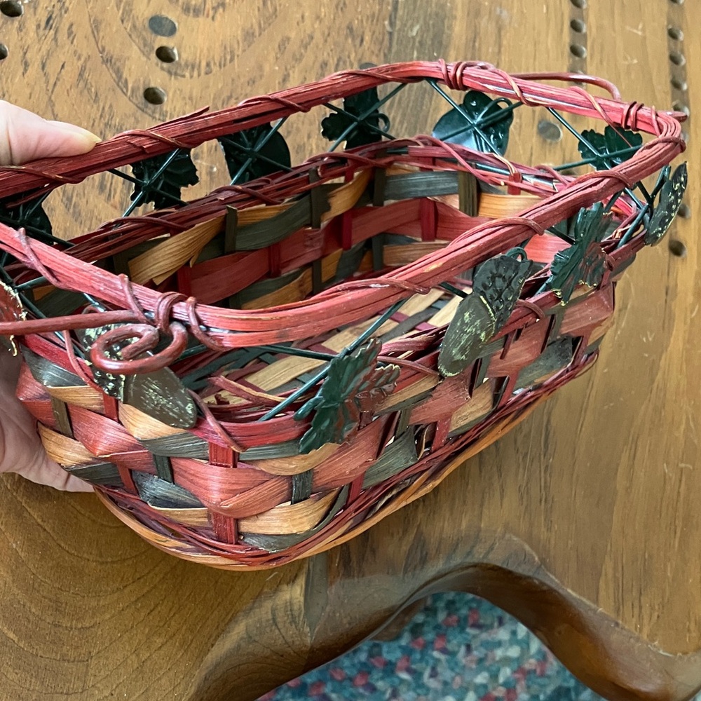 Vintage FTD ACORN AND OAK LEAVES BASKET Multicolor WOVEN WIRE HANDLES TOP TRIM